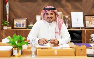 رئيس الاتحاد الدولي للهجن لـ «الرجل»: كيف لا أتفاءل بالمستقبل وأنا سعودي.. أهوى السفر واكتشاف ثقافات جديدة