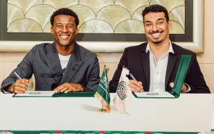 رسميًا.. الاتفاق يضم "فينالدوم" قادمًا من باريس سان جيرمان