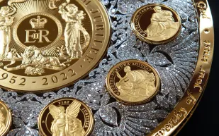 بـ 18.47 مليون إسترليني.. عملة مرصعة بالألماس لتكريم الملكة إليزابيث