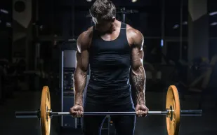  "تحدي القوة والجمال".. ما الفرق بين كمال الأجسام ورفع الأثقال؟