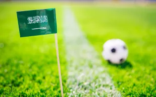 كيف تحولت السعودية إلى لاعب رئيس جديد في اقتصاد كرة القدم؟