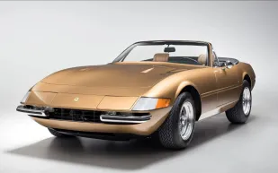 سيارة "Ferrari 365" للبيع مقابل 2.65 مليون يورو
