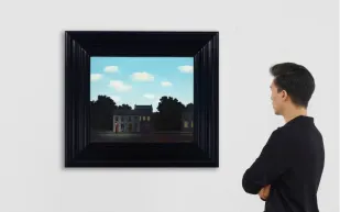 لوحة "L’empire des lumières" للبيع مقابل 35 مليون دولار في مزاد