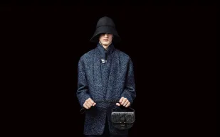 "صاحبة المقام الرفيع".. دور الأزياء تتألق في تصميم القبّعات بأناقة وسحر خاص