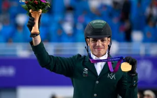 السعودي عبدالله الشربتلي يحرز ذهبية قفز الحواجز في دورة الألعاب الآسيوية (فيديو)