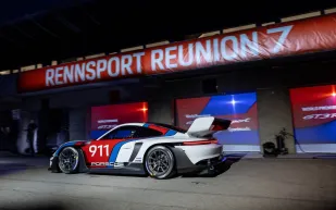 بورشه 911 GT3 R Rennsport الخارقة.. جاهزة للتسابق بقوة 611 حصانًا 