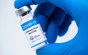 لماذا لم يتلق رئيس فايزر لقاح كورونا حتى الآن؟