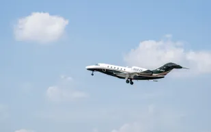 رسميًا.. الصين تمنح أول رخصة لـ"سيارة أجرة طائرة ذاتية القيادة"