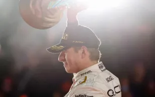 ماكس فيرستابن يحقق الفوز في سباق جائزة لاس فيجاس الكبرى