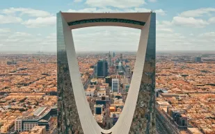 السعودية تبرز قوة اقتصادها بعد استحواذها على حصة بمطار هيثرو