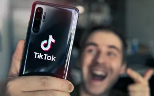 كيف تجعل صاحب المحتوى في "TikTok" يلاحظ انضمامك إلى البث المباشر؟