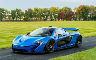 سيارة "McLaren P1" موديل 2015 للبيع في مزاد مقابل 2.5 مليون دولار