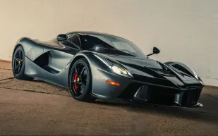 سيارة "Ferrari LaFerrari" للبيع في مزاد مقابل 4.4 مليون دولار