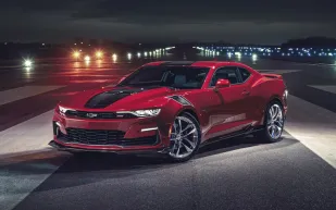 "شيفروليه" تحتفل بصنع آخر محرك 8 سلندر سوبرتشارجر على سيارة "كمارو"