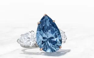 "الأغلى في 2023".. بيع ماسة زرقاء نادرة بـ 43.8 مليون دولار 