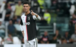 رونالدو يحطم ثلاثة أرقام قياسية في مباراة واحدة! (فيديو)