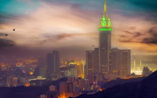 السعودية تتصدر القائمة بمركزين.. أغلى 5 مبانٍ في العالم