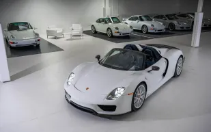 بيع سيارة "Porsche 918 Weissach Spyder" بما يقارب 4 ملايين دولار في مزاد