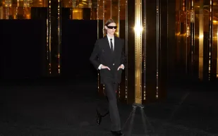 مجموعة "Celine" الرجالية لصيف 2024.. أناقة باريس وعصرية نيويورك