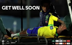 آلام شديدة وبكاء وصراخ "نيمار".. ماذا يحدث له؟ (فيديو)