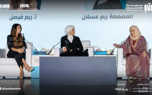 خبيرات أزياء خلال معرض جدة للكتاب: الزخرفة والتطريز سبب فخامة الملابس السعودية