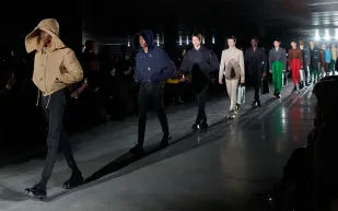 لكل إطلالة أكثر من ياقة.. "Prada" تبدع في مجموعة "Let's Talk About Clothes"