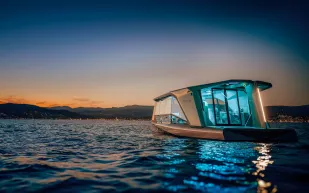 The Icon  يخت كهربائي وأجواء رومانسية  وداعًا لضجيج المحركات