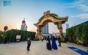 الفيلة الضخمة تتفاعل مع الجمهور في "آسيا الصغرى" بجدة لأول مرة