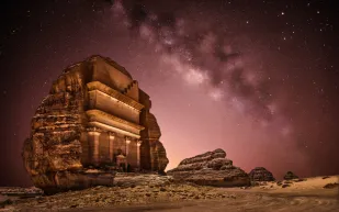 مجلة أمريكية: "العُلا" تخرج الفنون من معارضها التقليدية