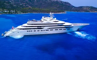 "رفاهية غير مسبوقة".. منتجع صحي عائم على يخت في شمال أوروبا 