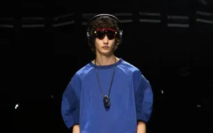 كيف تنسق سماعات الأذنين مع إطلالاتك؟ 3 تصاميم اختر منها