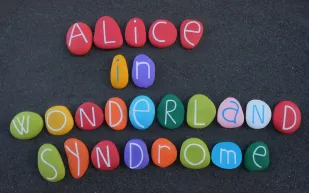 "تصيب البصر والسمع واللمس".. ماذا تعرف عن متلازمة "أليس في بلاد العجائب"؟