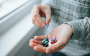 هل تؤثر المسكنات على الكلى فعلاً؟ وما أهم الأعراض وطرق العلاج؟