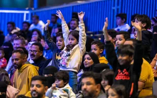 بتصرفاتها الذكية.. تجربة الدلافين تجذب زوار بوليفارد وورلد في عروض باهرة