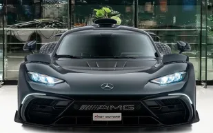 عرض سيارة " Mercedes-AMG One Hypercar" الفاخرة للبيع في معرض بدبي