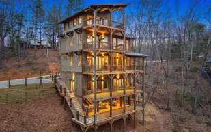 منتجع جبلي من 5 طوابق للبيع بسعر 1.5 مليون دولار