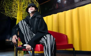 أزياء الرجل… كُن أنتَ من جديد.. في قلب موسم ينبض بالحيوية والجرأة