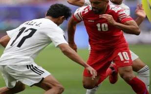 هجوم على مدرب العراق خلال مؤتمر صحفي بعد توديع كأس آسيا (فيديو)