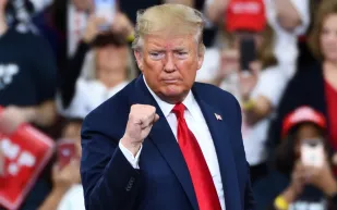 ترامب يصدر قراراً مفاجئاً يغضب الراغبين في الهجرة لأمريكا