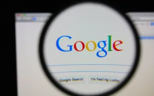 الذكاء الاصطناعي يستطيع قراءة رسائلك الخاصة مع تحديث "غوغل" الجديد