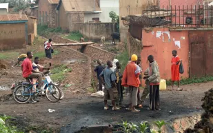 يجعل متعاطيه مثل"الزومبي".. عقار يضم عظامًا بشرية يثير الرعب في أفريقيا