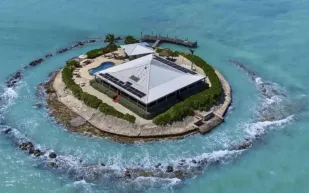 عرض جزيرة خاصة بفيلا فاخرة للبيع بسعر 16.5 مليون دولار