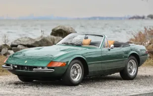 عرض سيارة "Ferrari Daytona Spider" للبيع في مزاد بسعر 3 مليون دولار