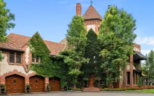 عرض قصر إنجليزي تاريخي للبيع بسعر 10.7 مليون دولار