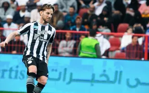 راكيتيتش يفتتح أهدافه مع الشباب.. والأخدود يفجر مفاجأة أمام الأهلي في الدوري السعودي