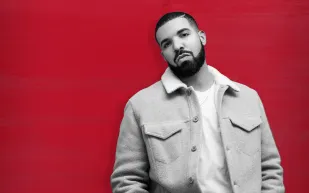  "لفتة إنسانية".. "دريك" يمنح ناجية من السرطان 100 ألف دولار (فيديو)