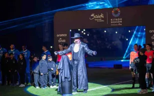 نجم المصارعة العالمي "أندرتيكر" يقدم كأس موسم الرياض (فيديو)