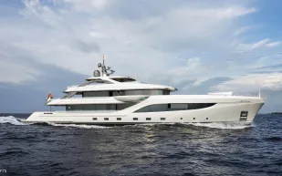 "جلف كرافت" تحتفي ببيع أحدث يخوتهما الفاخرة "ماجستي 160"