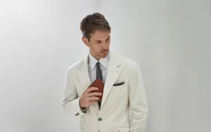 "لأناقة رجل الأعمال".. 8 حافظات غير تقليدية لجواز السفر