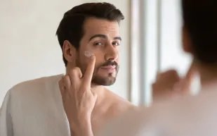 مشاهير مواقع التواصل ينشرون ثقافة عناية الرجال بأنفسهم.. ما هو الروتين؟ 